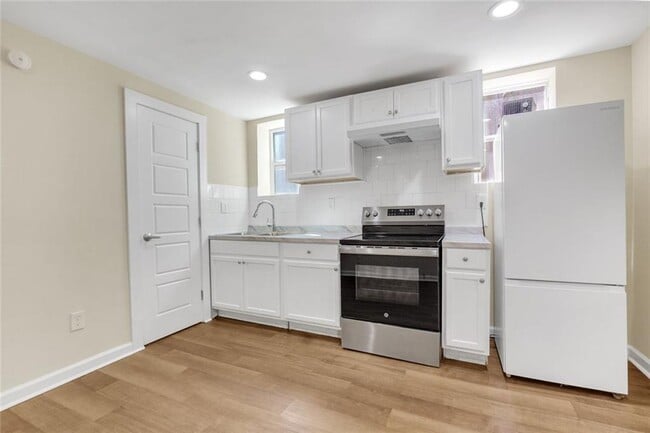 Photo - 998 Mayson Turner Rd NW