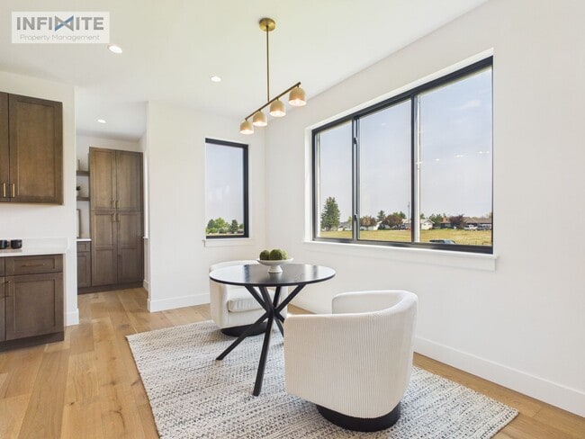 Photo - Modern Country Living in the Heart of Churchill