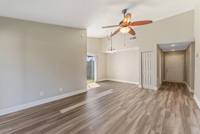 Photo - Super updated and gorgeous 3/2 villa!