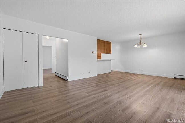 Photo - 2150 S Vaughn Way Unidad 202D