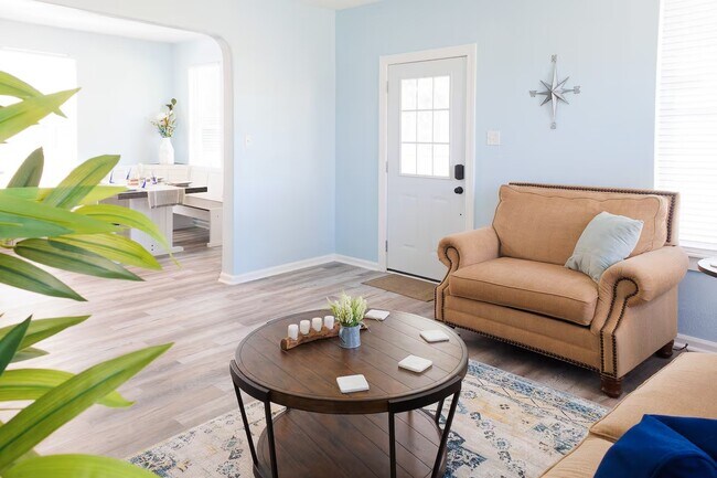 Photo - 5801 Avenue S 1/2