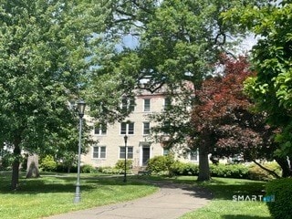 Building Photo - 104 Summer St Unit 2A