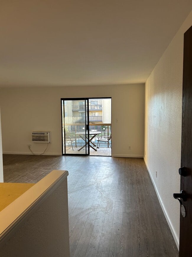 Photo - **READY FOR MOVE IN** 2nd Floor Studio Overlooking Pool Unidad 214