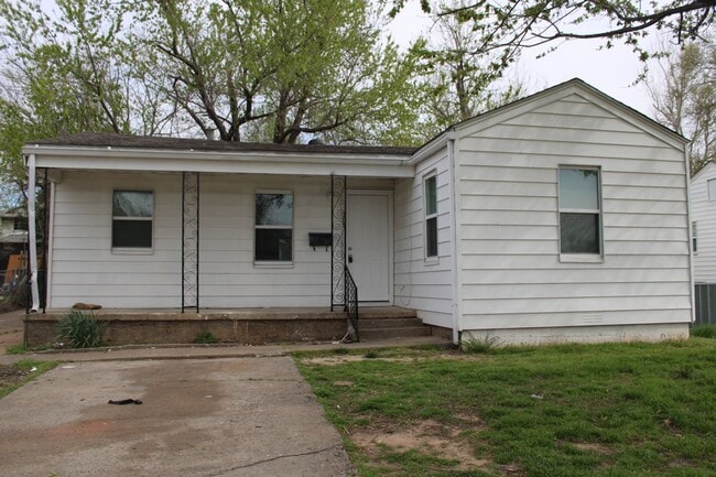 Building Photo - Over sized 2 car garage! 1/2 mile to Tinker Rental
