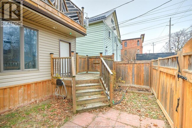 Photo - 456 Chilver Rd