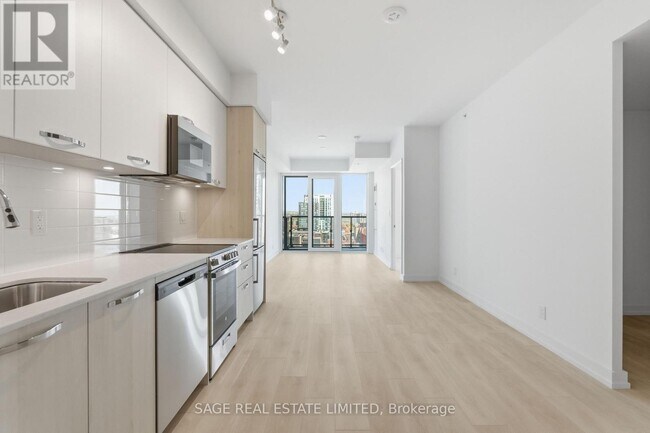 Photo - 75 James St S Unit 1409