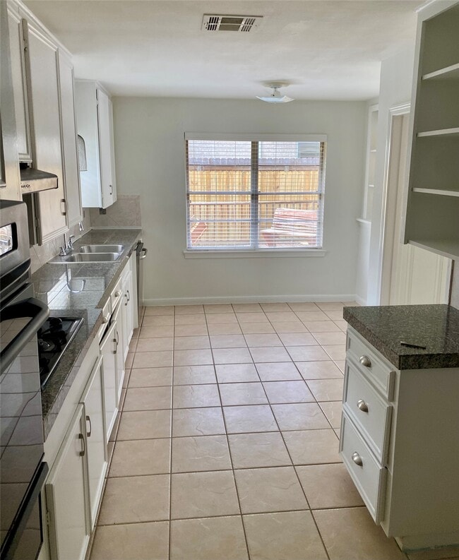 Photo - 8318 Greenbush St
