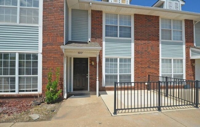 Building Photo - 2 Bed 1.5 Bath Townhome Warr Acres/Bethany