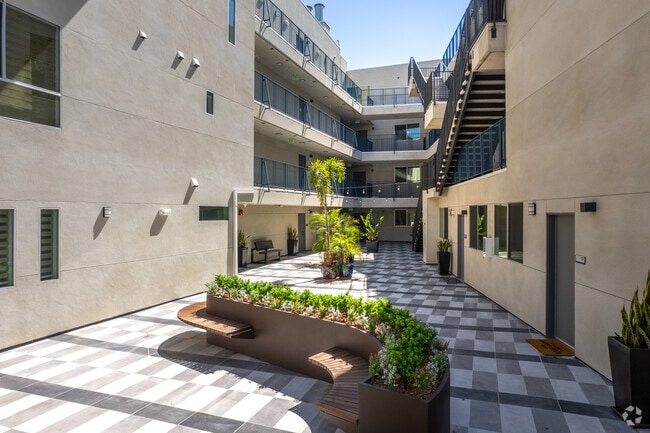 Property Courtyard - Legacy Tamarind Apartments