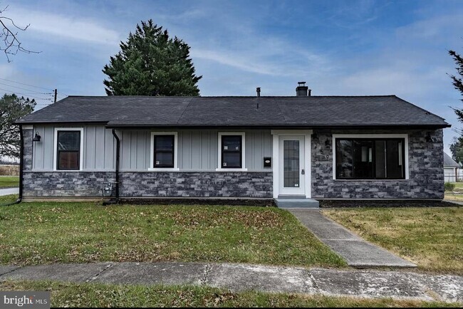 Building Photo - 259 Pinecrest Dr Rental