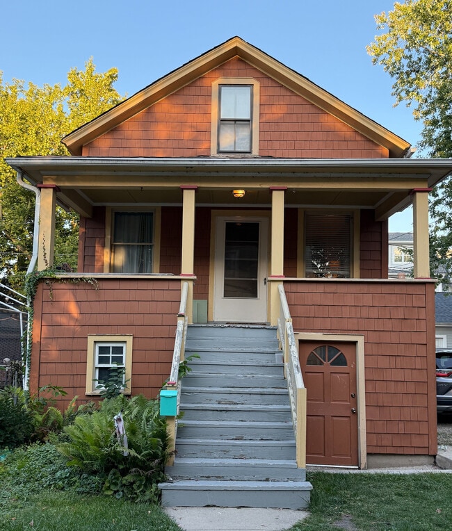 Building Photo - 1421 Dewey Ave