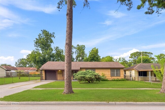 Photo - 8406 Highcrest Dr