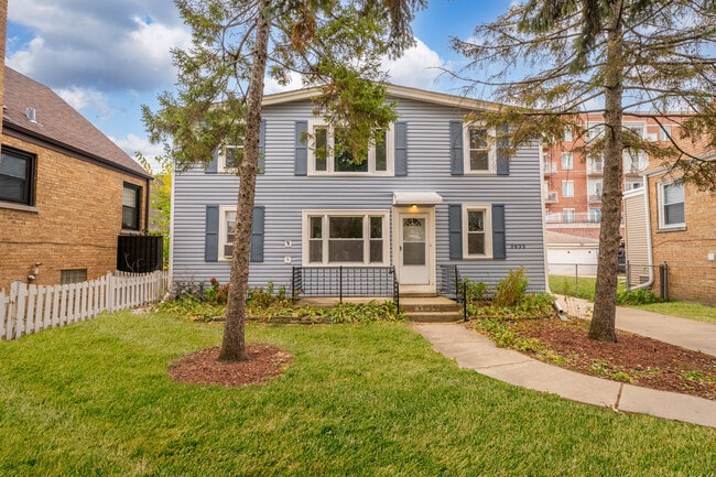 Building Photo - 3635 N Oconto Ave Unit 1 Rental