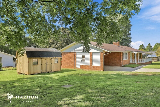 1404 Cedar Dr