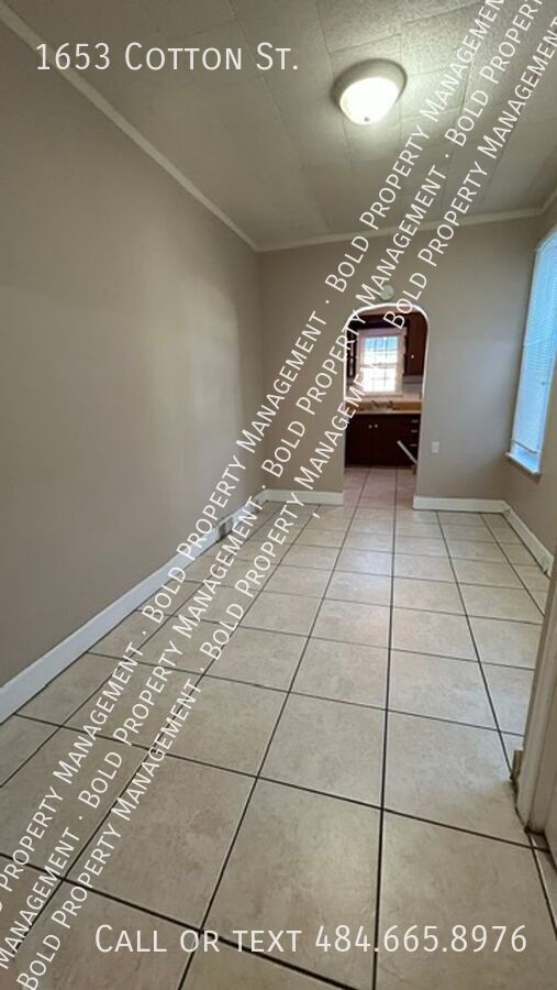 Photo - 1653 Cotton St