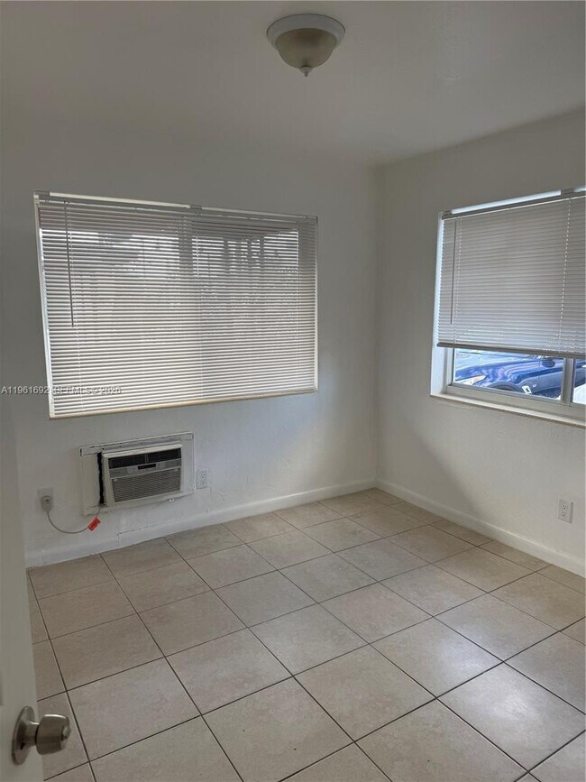 Photo - 14355 NE 6th Ave Unidad 5