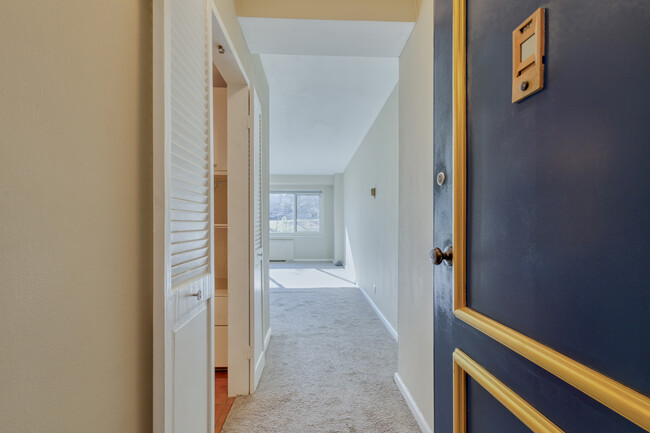 Welcome to 212W - 4201 Cathedral Ave NW Condo