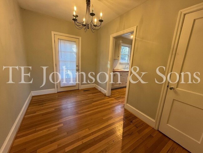 Photo - 864 Fenimore St