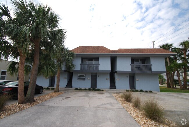 Building Photo - Charming 2 Bedroom close to the beach avai... Rental
