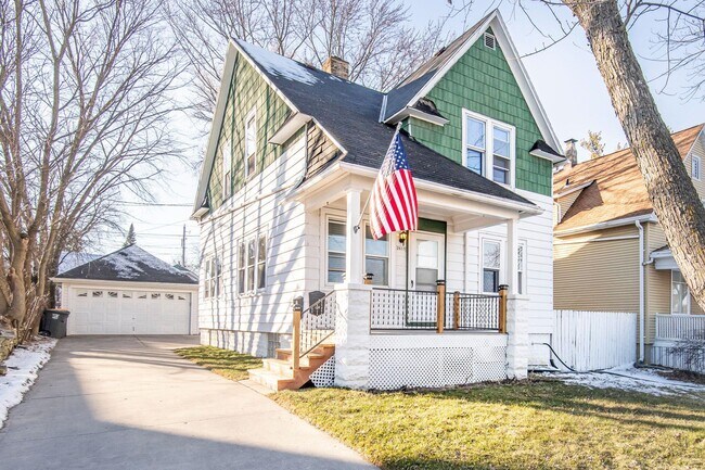 Photo - 2615 N Wauwatosa Ave