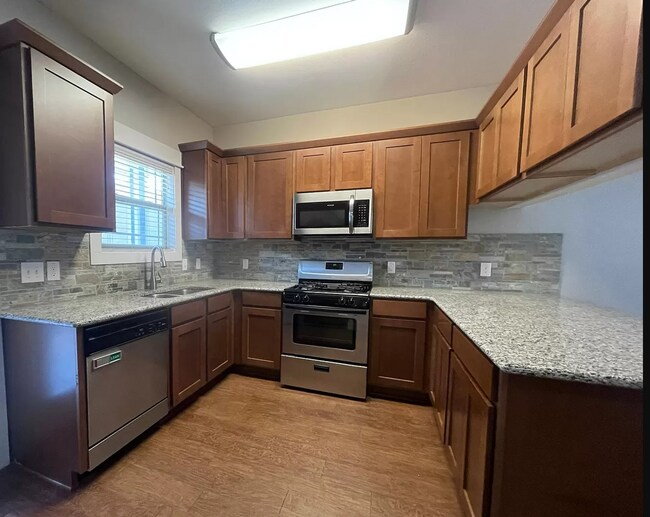 Photo - Spacious 4X2 North Loop Duplex