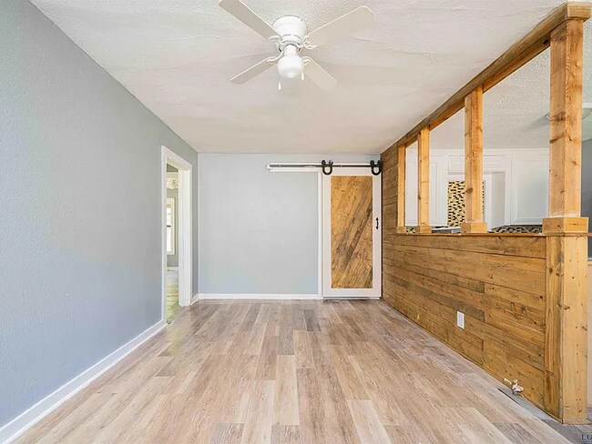 Photo - 115 Yates St