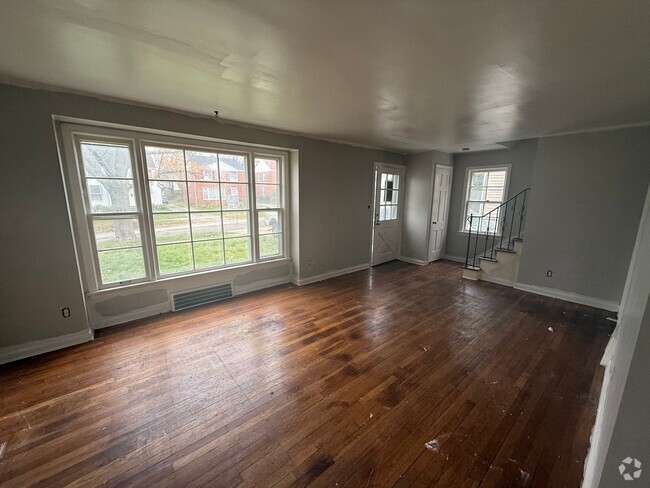 Building Photo - 3 BED 1 BATH SINGLE FAMILY HOME IN MAPLE H...