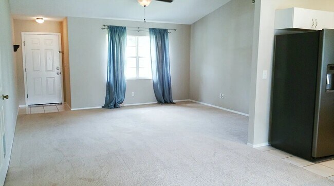 Photo - 415 48th St W