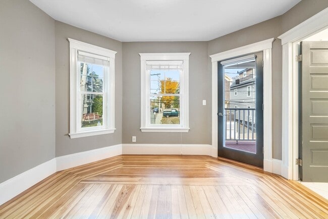 Photo - 22 Clarendon Ave Unidad 2A Rental