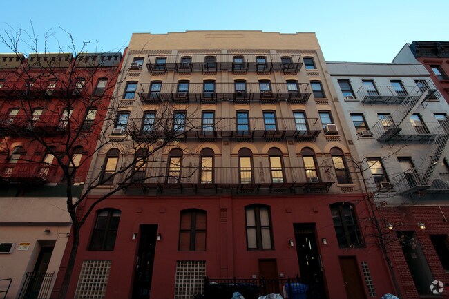 Photo - 520-522 W 50th St