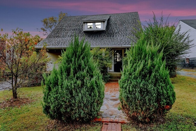 Building Photo - Historic Home in East Nashville