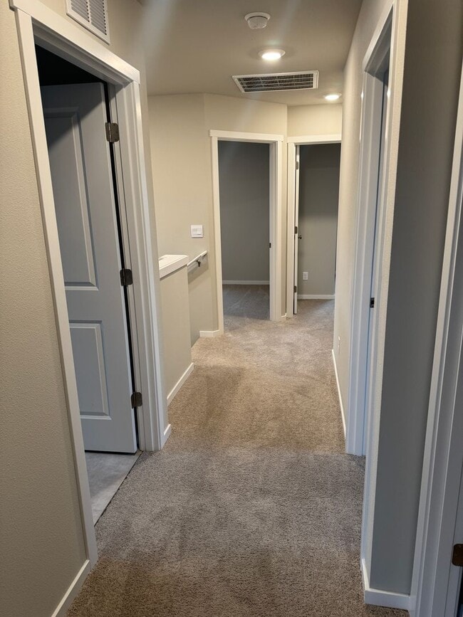 Photo - 4 Bed 2.5 Bath Home with Community Amenities