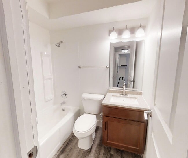 Photo - 209 E Clark St