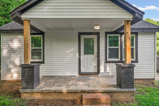 Photo - 715 Elder St