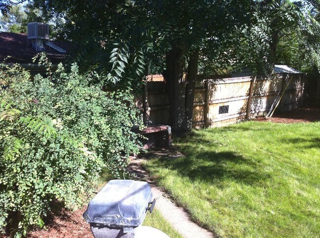 Photo - Adorable 2BD/1BA House! Nice Yard! Great L...