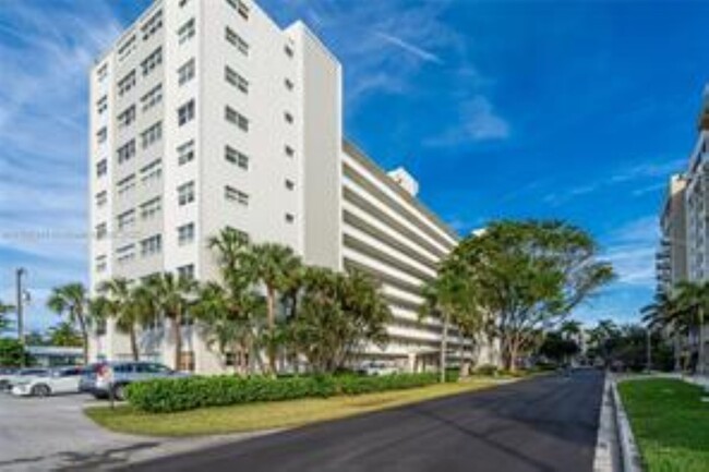 Photo - 2555 NE 11th St Unidad 207 Rental