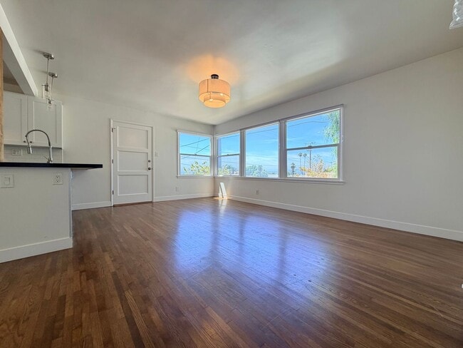Building Photo - 102 N Kalorama St Unit Apt 1