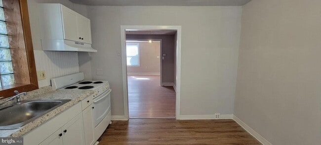 Photo - 225 Sparks St