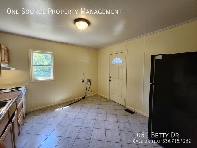 Photo - 1051 Betty Dr