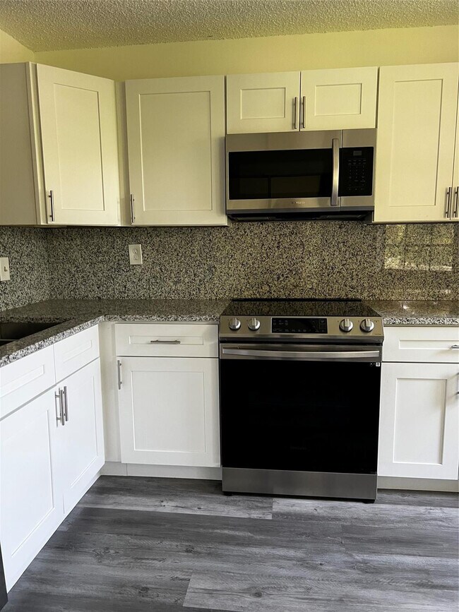 Photo - 6596 Via Regina Unit 6596