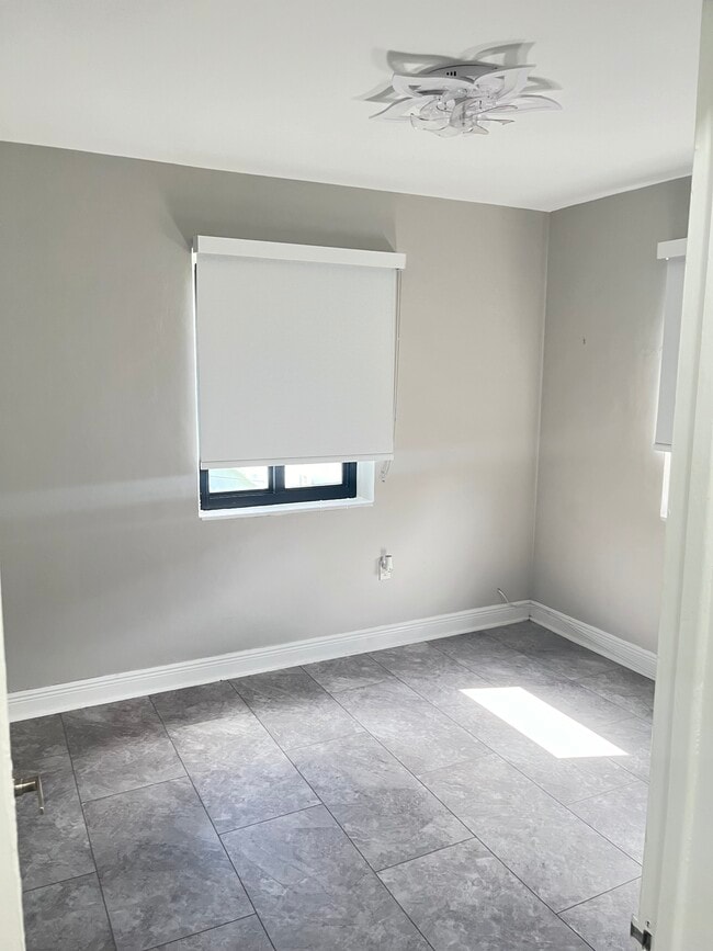 Photo - 2361 SW 27th St Unit Apt 4