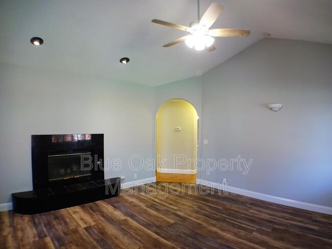 Photo - 612 W 6th Ave