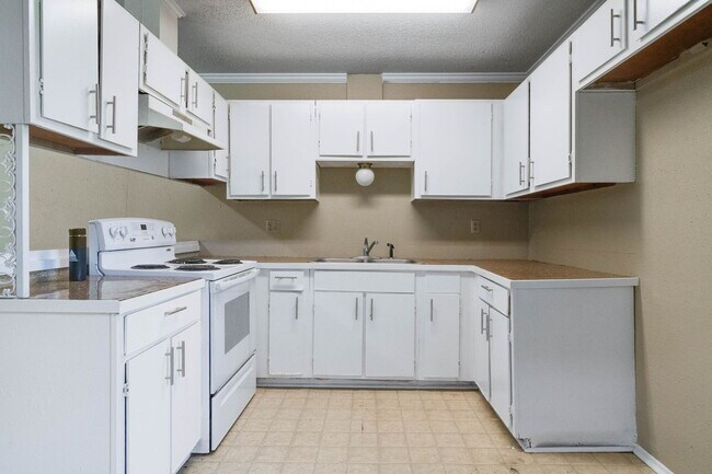 Photo - St James Apartments Unit 6