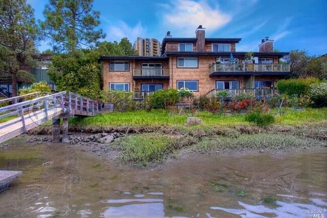 Building Photo - 707 S Eliseo Dr