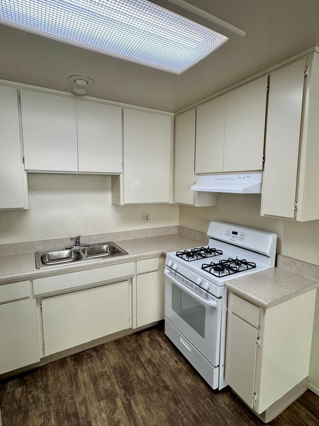 Photo - 212 W 1st Ave