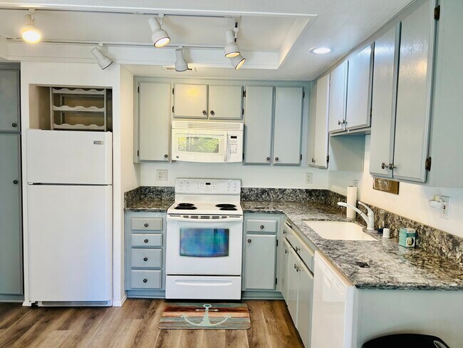 Photo - 520 Via De La Valle Unidad H