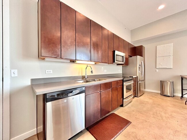 Photo - Charming Downtown High Rise Condo 1BD/1BA with Upgraded Features Unit 910