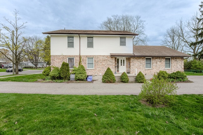 Building Photo - Charming 1-Bedroom Basement Unit 4