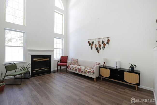 Photo - 42 Pennsbury Way