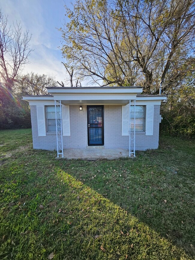 Front Door - 3025 Ford Rd House